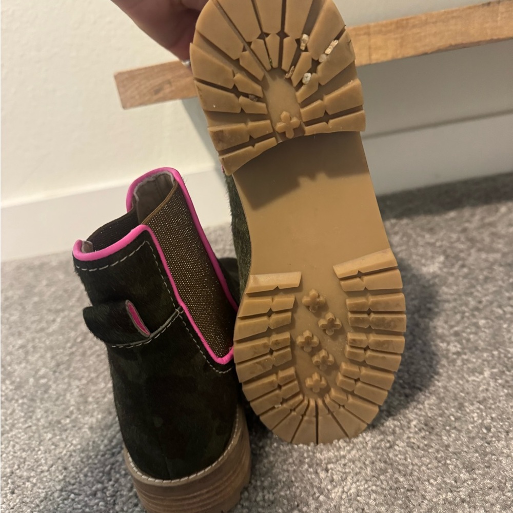Boden Green Camo Ankle Boots with Pink Trim - Picture 4 of 4